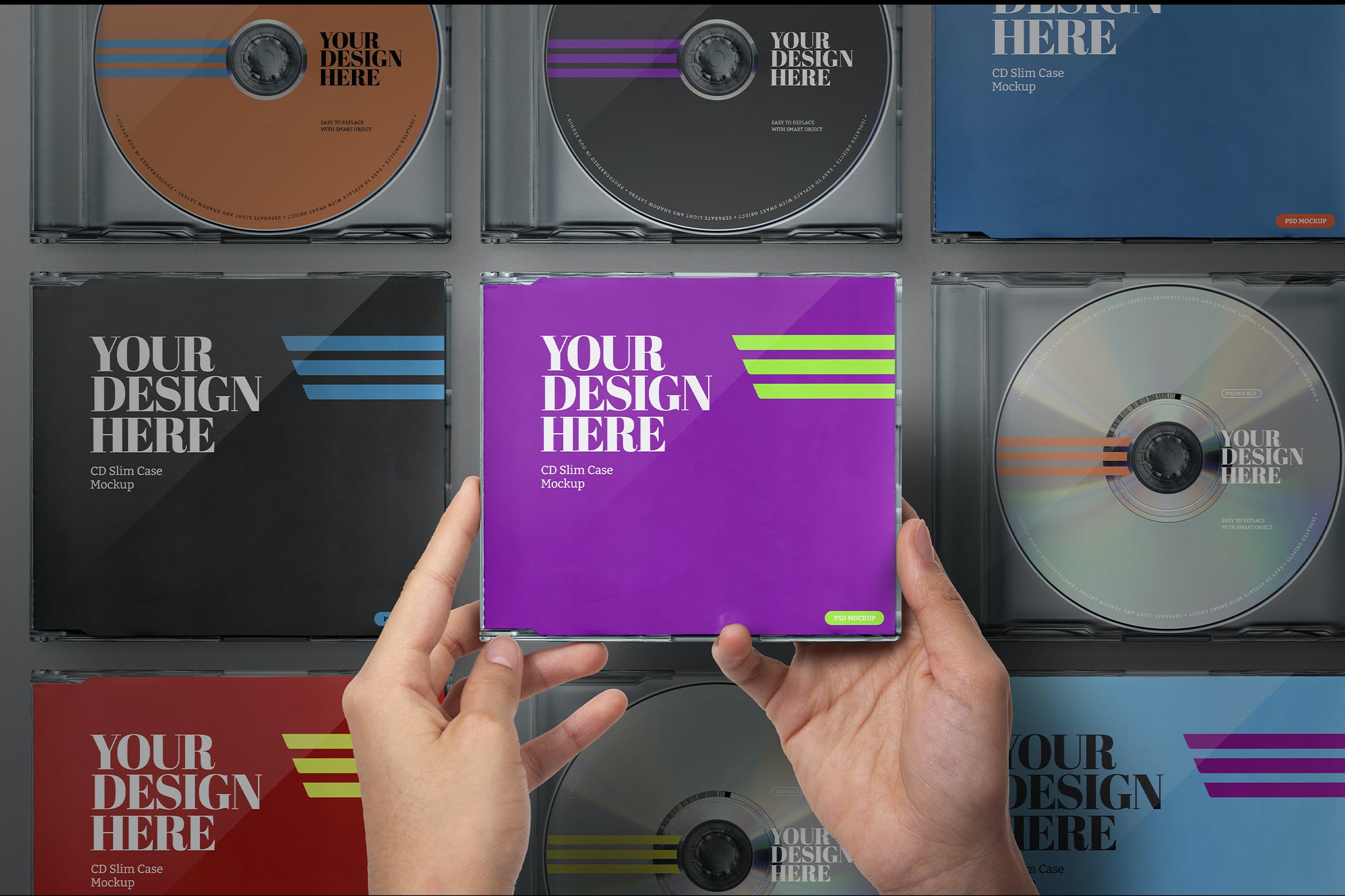 握着CD 包装盒子套装的手样机 (PSD)