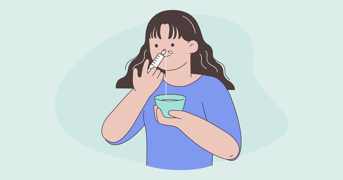 女人用盐水洗鼻器的图示